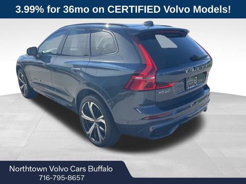 2023 Volvo XC60 B5 Ultimate Dark Theme