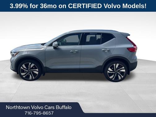 2024 Volvo XC40 B5 Plus Bright Theme