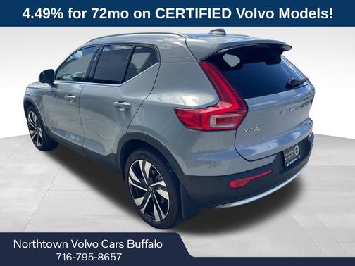 2024 Volvo XC40 B5 Plus Bright Theme