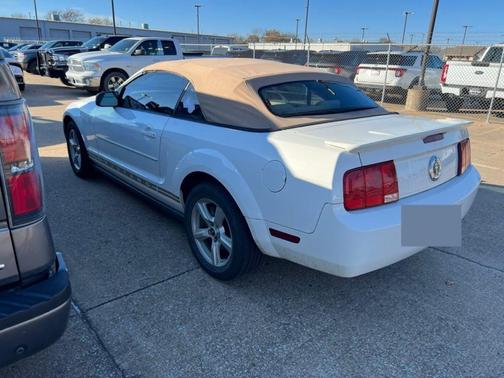 2008 Ford Mustang Deluxe