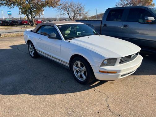 2008 Ford Mustang Deluxe