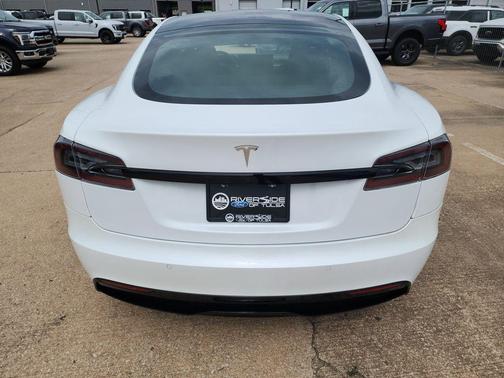 2022 Tesla Model S Base