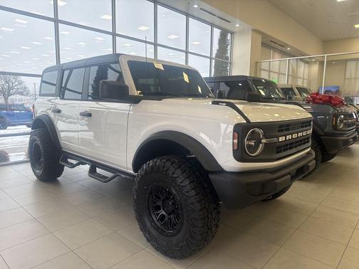 2025 Ford Bronco Base