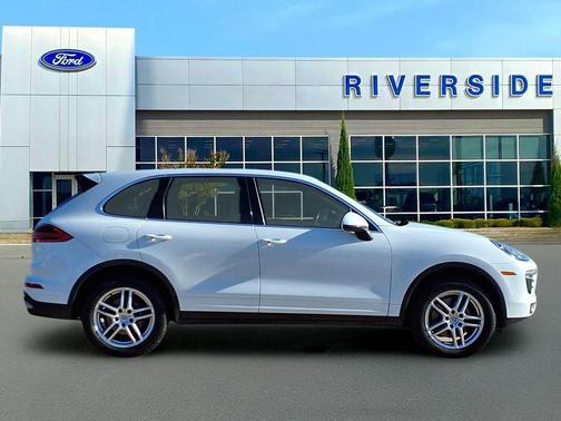 2016 Porsche Cayenne Base