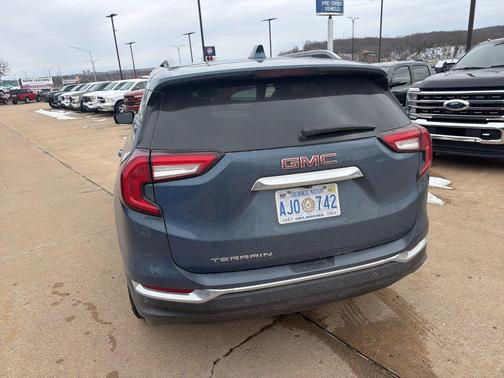 2024 GMC Terrain SLT