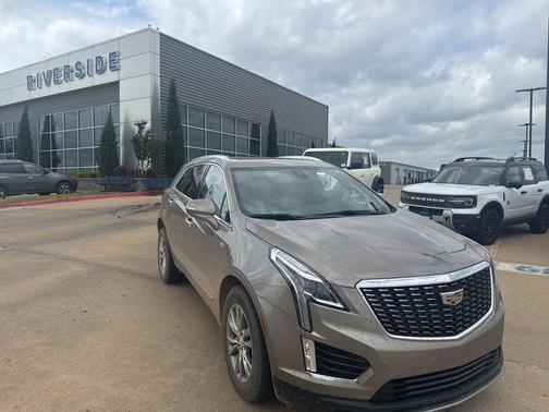 Latte 2022 Cadillac XT5 Premium Luxury