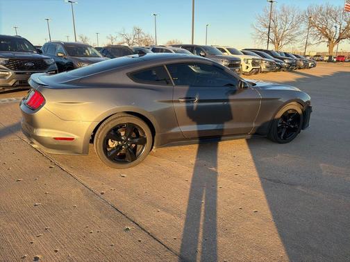 2022 Ford Mustang EcoBoost