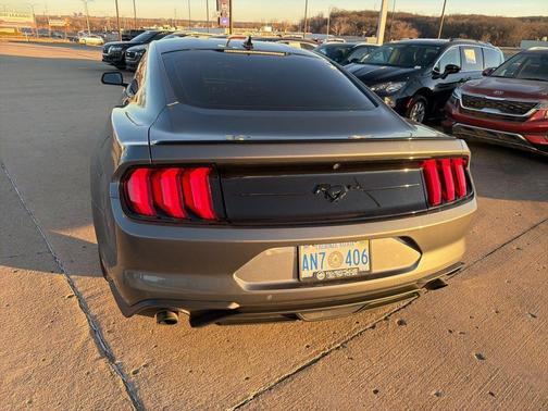 2022 Ford Mustang EcoBoost