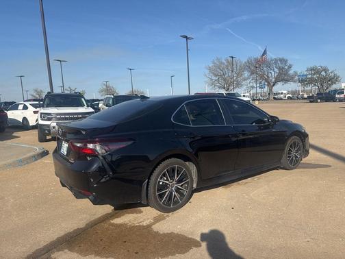 2024 Toyota Camry Hybrid SE