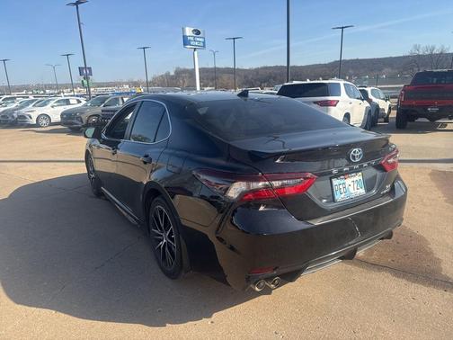 2024 Toyota Camry Hybrid SE