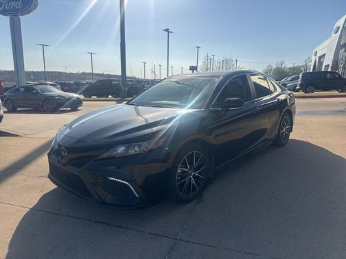 2024 Toyota Camry Hybrid SE
