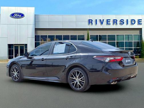 2024 Toyota Camry Hybrid SE