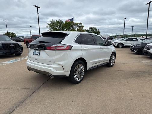 White Metallic 2022 Ford Edge Titanium