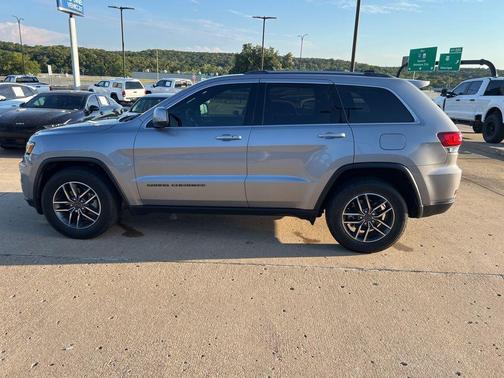 2020 Jeep Grand Cherokee Laredo E