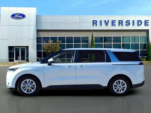 2023 Kia Carnival LX