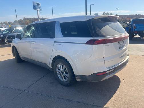 2023 Kia Carnival LX
