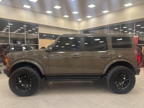 2025 Ford Bronco Outer Banks