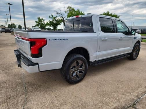 2025 Ford F-150 Lightning LARIAT