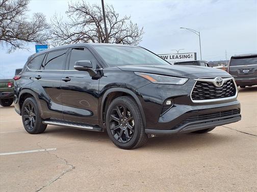 2022 Toyota Highlander LE