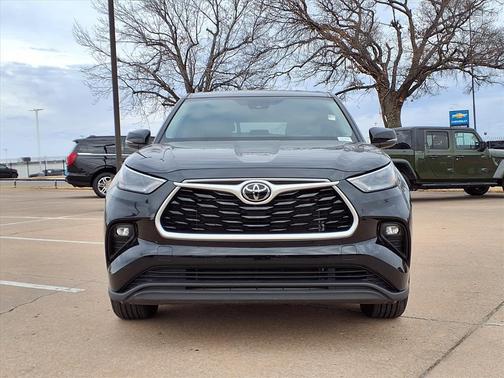 2022 Toyota Highlander LE