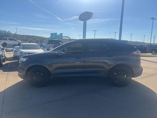 2020 Ford Edge SE