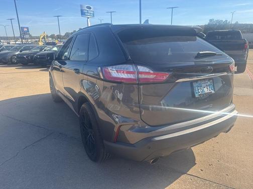2020 Ford Edge SE