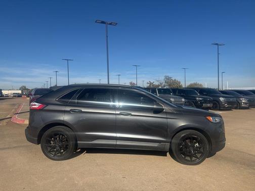 2020 Ford Edge SE