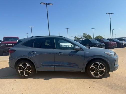 2023 Ford Escape ST-Line Elite