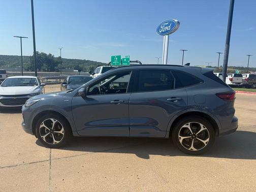 2023 Ford Escape ST-Line Elite
