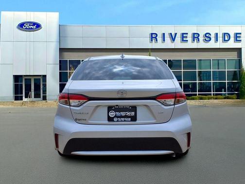 Classic Silver Metallic 2020 Toyota Corolla LE