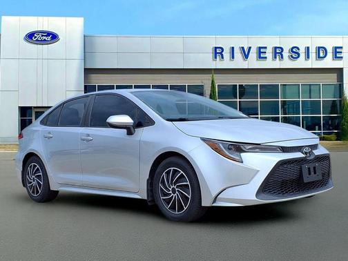 Classic Silver Metallic 2020 Toyota Corolla LE