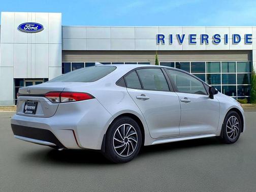 Classic Silver Metallic 2020 Toyota Corolla LE