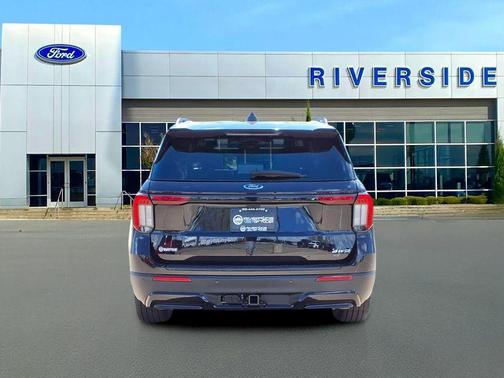 Black Metallic 2025 Ford Explorer ST-Line