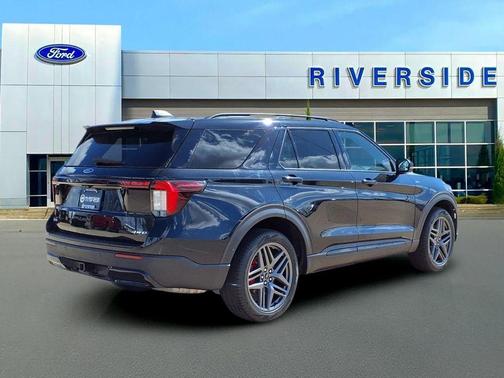 Black Metallic 2025 Ford Explorer ST-Line