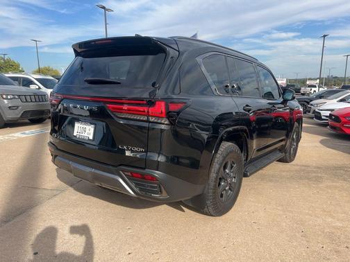 2025 Lexus LX 700h Overtrail