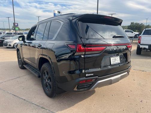 2025 Lexus LX 700h Overtrail