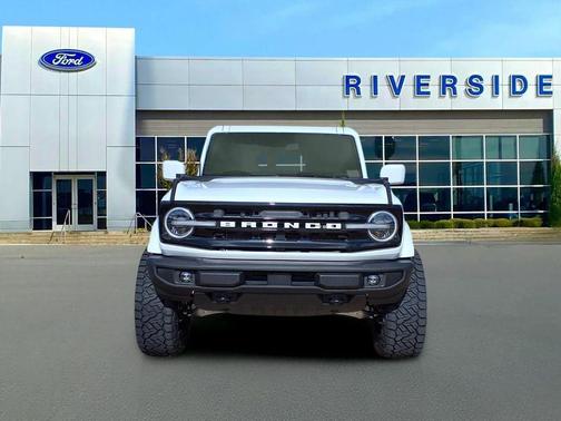 Oxford White 2026 Ford Bronco Outer Banks