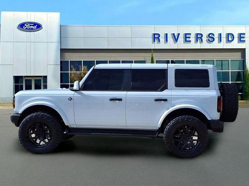 Oxford White 2026 Ford Bronco Outer Banks