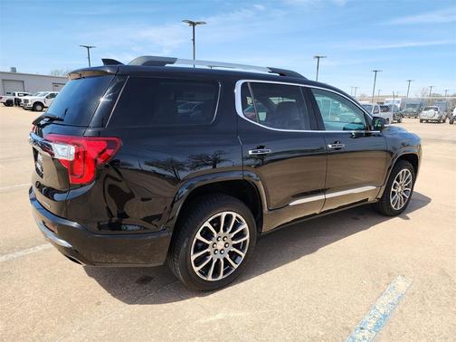 2022 GMC Acadia Denali