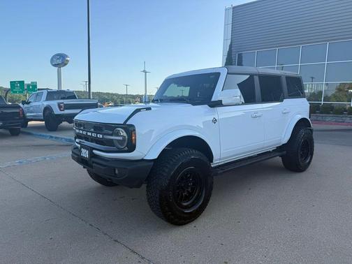 2024 Ford Bronco Outer Banks