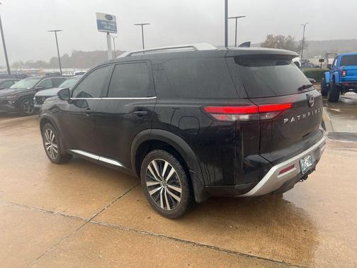 2023 Nissan Pathfinder Platinum