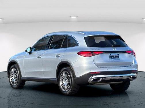 Cirrus Silver Metallic 2026 Mercedes-Benz GLC 300 Base 4MATIC