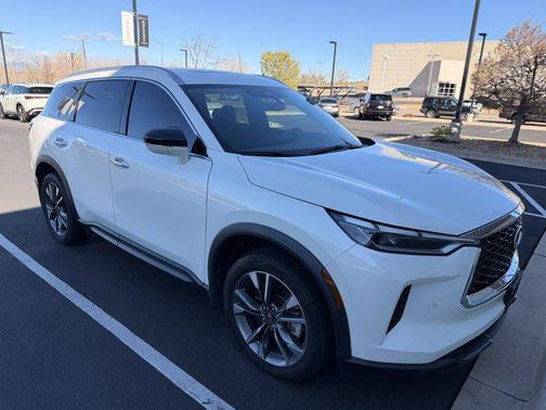 Majestic White 2023 INFINITI QX60 Luxe