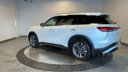 Majestic White 2025 INFINITI QX60 Luxe
