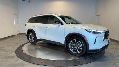 Majestic White 2025 INFINITI QX60 Luxe