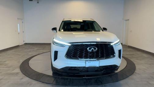 Majestic White 2025 INFINITI QX60 Luxe