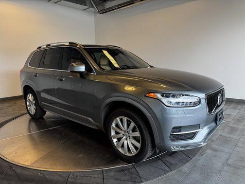 2017 Volvo XC90 T6 Momentum