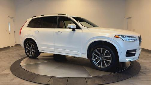 Crystal White Metallic 2018 Volvo XC90 T5 Momentum