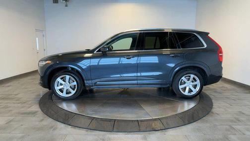 2022 Volvo XC90 T5 Momentum