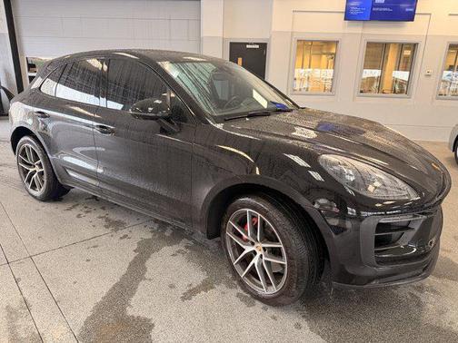 Jet Black Metallic 2022 Porsche Macan Macan